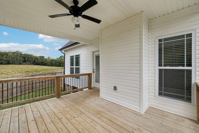 Building Photo - 3 Bedroom 2 1/2 Bathroom Home!!