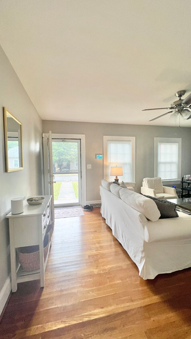 Building Photo - 4 bedroom home for 4 or 3 people (one bloc...