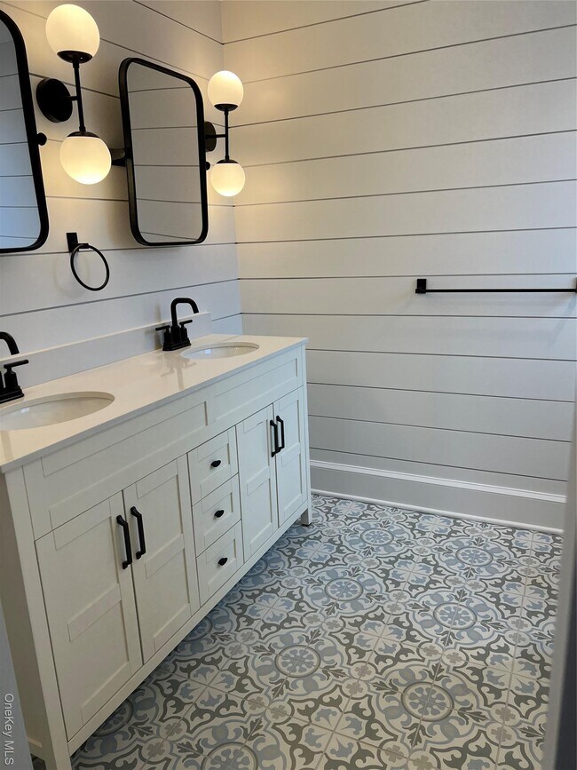 Building Photo - 237 6th St