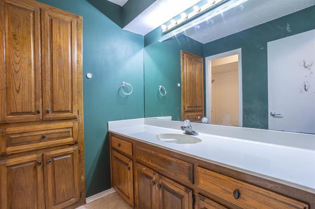 Building Photo - 362 S Stewart Ave