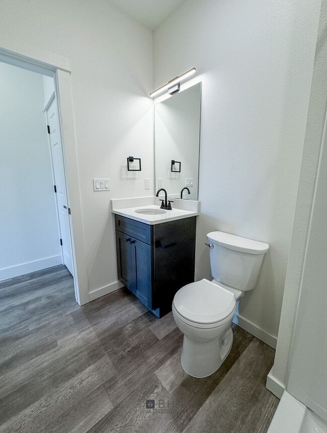 Building Photo - BRAND NEW Pet Friendly 1 bed/ 1 bath apartment!