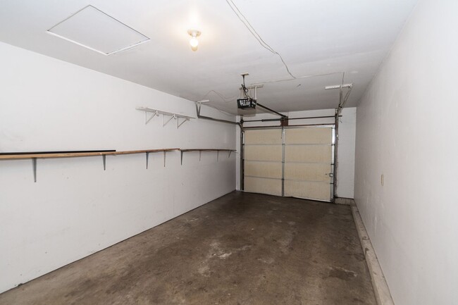 Building Photo - 3 bedroom / 2.5 bathroom Townhome for Rent...