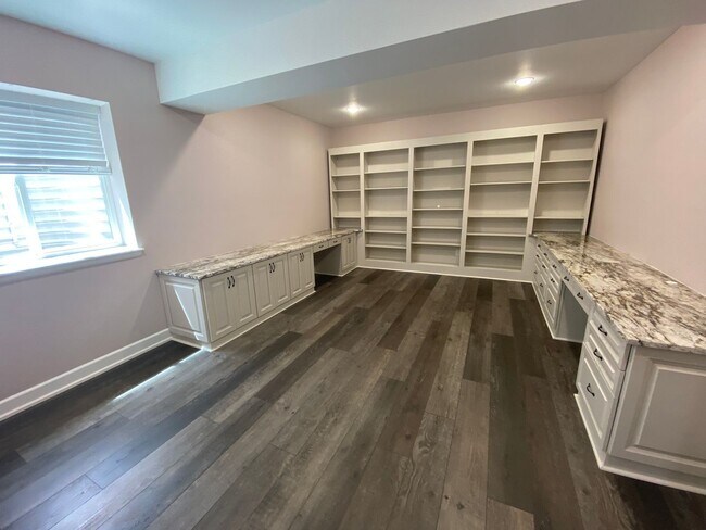 Building Photo - Incredible Home in Parker