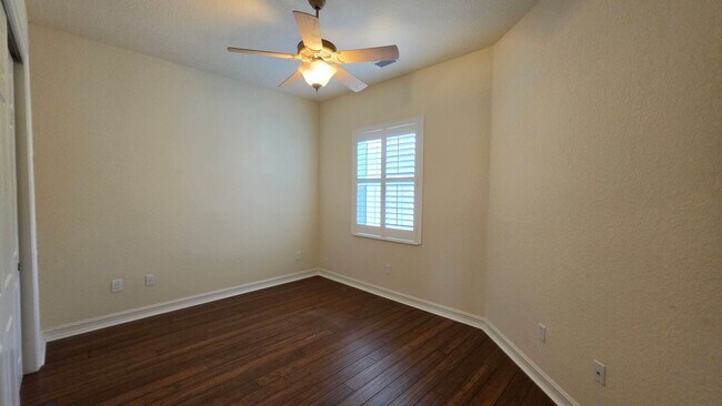 Building Photo - 3 bedroom 3 bathroom 2 car garage townhome in Mission Inn.