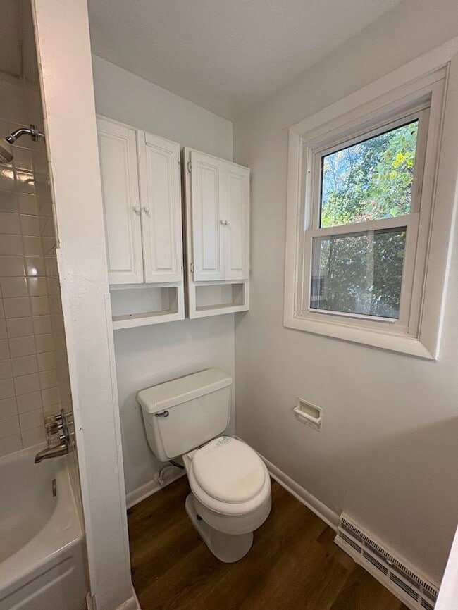 Building Photo - Three bedroom two bathroom home for rent