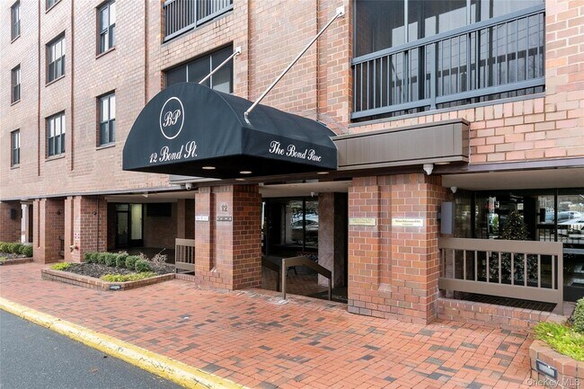 Building Photo - 12 Bond St