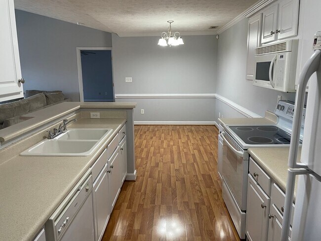 Building Photo - Two Bedroom Condo in Gated Community