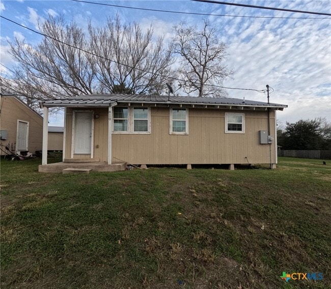 Building Photo - 810 S Cameron St