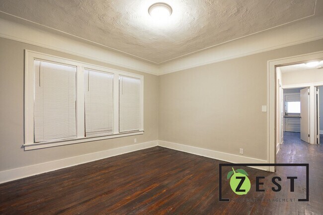 Building Photo - 3209-3211 Pasadena St