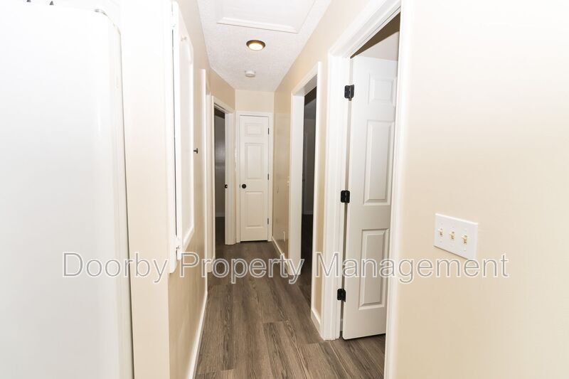 Building Photo - 2425 Ashmore Ave