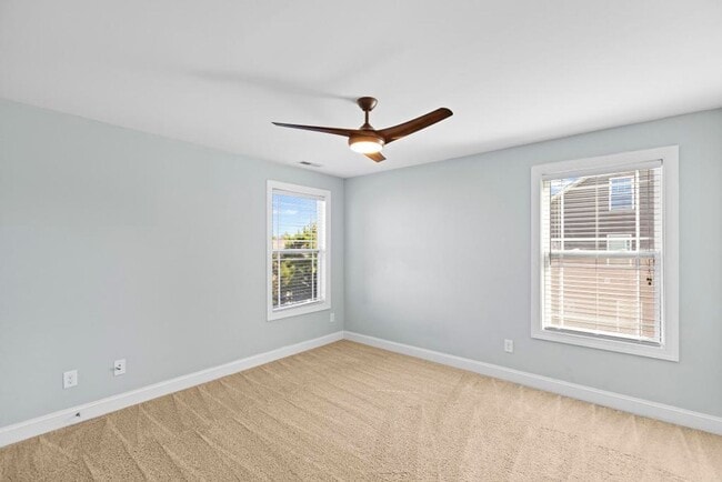 Building Photo - Minutes to the Beach! Conveniently located in Holly Ridge.