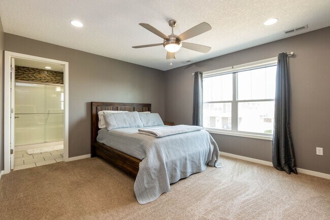 Building Photo - PRAIRIE TRAIL!! 4 Bed, 3.5 Bath Two-Story Home in Ankeny