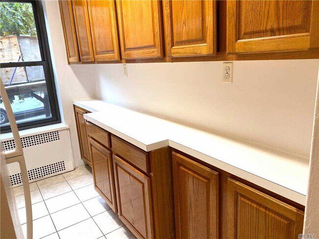 Building Photo - 68-38 Yellowstone Blvd