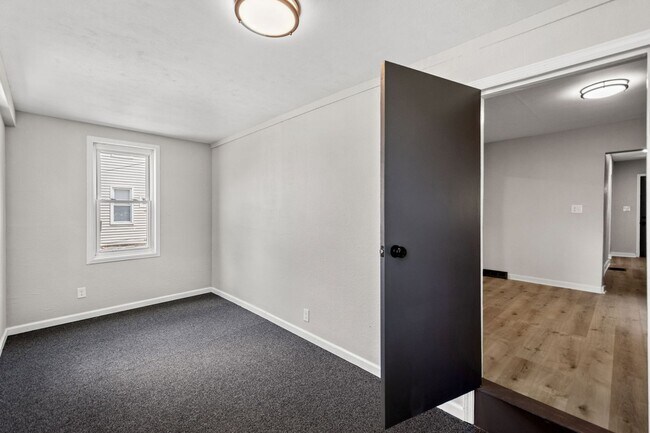 Building Photo - Gorgeous 3 bedroom home in Verona available September 1!