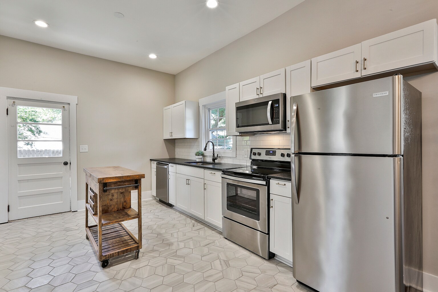 Building Photo - 91 E Washington St