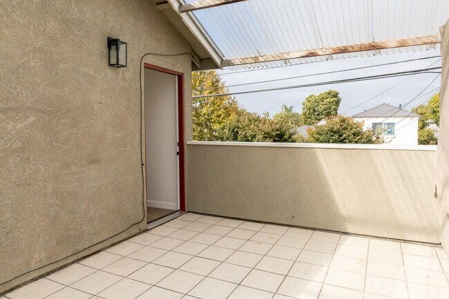 Building Photo - 1000-1006 Tilton