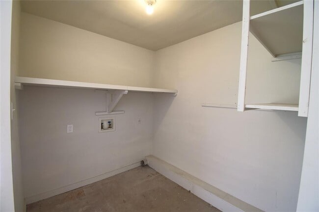 Building Photo - 5936 Cherry Loop