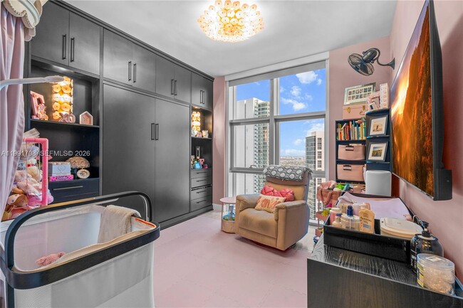 Building Photo - 851 NE 1st Ave