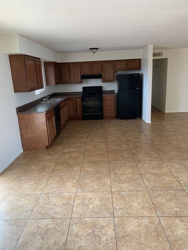 Building Photo - 4 Bed 2.5 Bath Home in Winslow