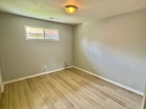 Building Photo - 314 Woodview Ave