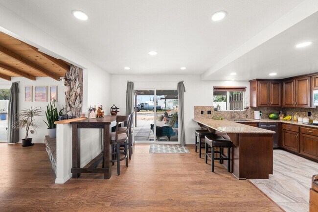 Building Photo - Beautiful 3 Bedroom Home in Norco