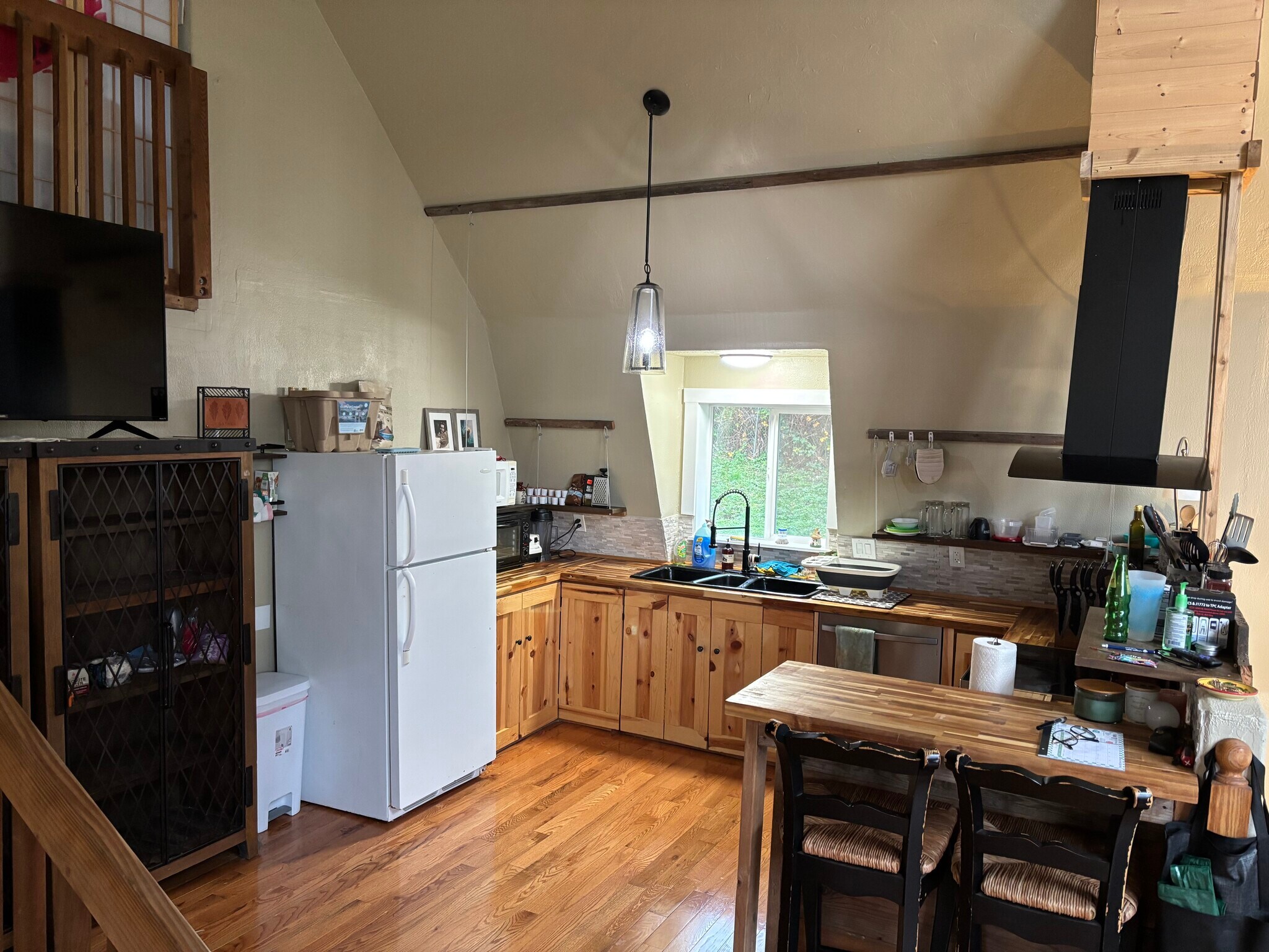 Building Photo - 432 N Yodel Ln