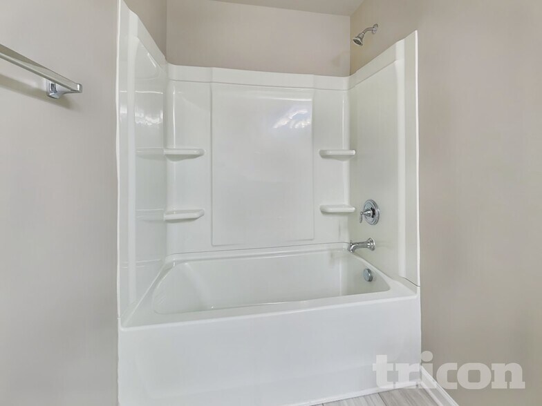 Building Photo - 143 Spring Knoll Dr