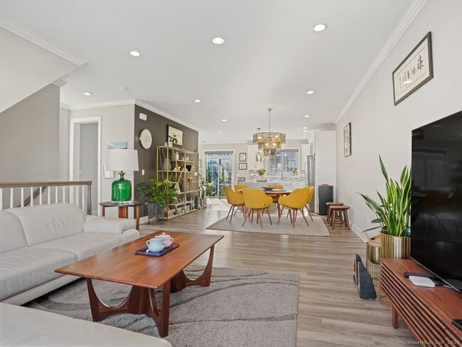 Building Photo - 22 Brentwood Cir