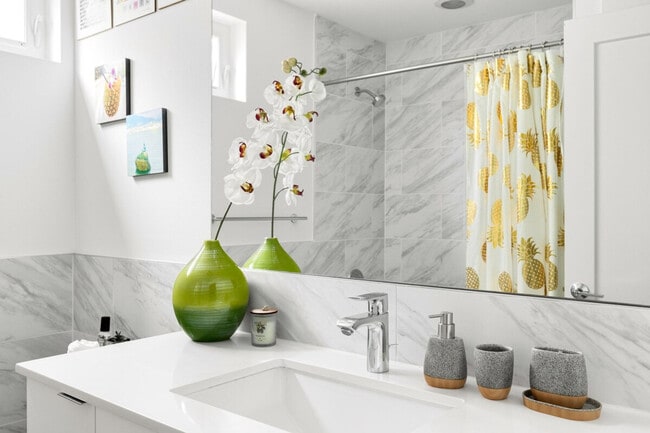 Building Photo - 620D 10th Ave E