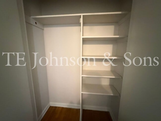 Building Photo - 3BR Home with Stainless Steel Appliances, Hardwood Floors & Carport