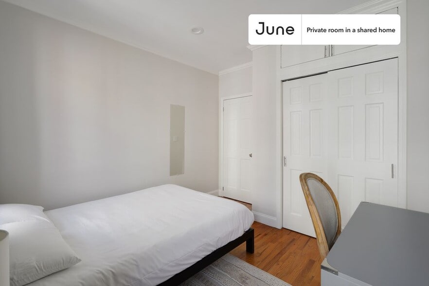 Building Photo - Room in Shared 4 bed/1 bath home