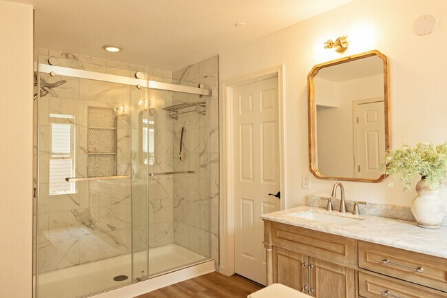 Building Photo - Updated 4 Bedroom DuPont Home for Rent