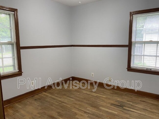 Building Photo - 845 SW Frazier Ave