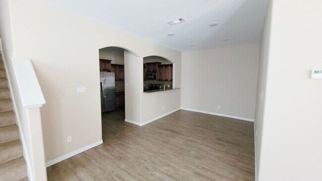 Building Photo - Spacious Townhouse located in Chaffee Cros...