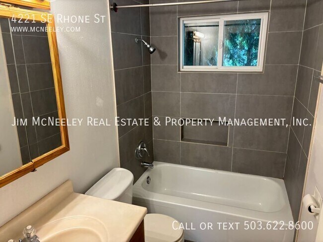 Building Photo - 4221 SE Rhone St