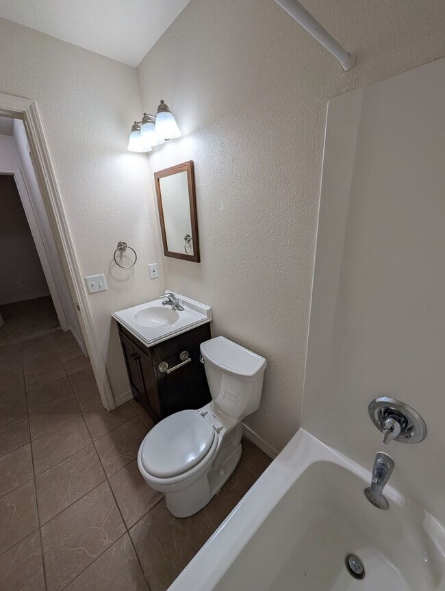 Building Photo - 282 La Valle Strada