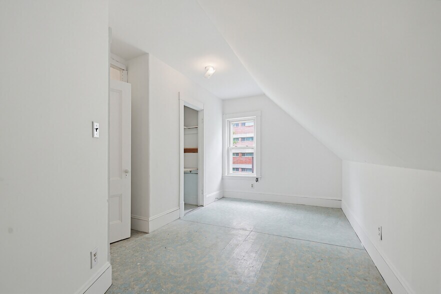 Building Photo - 32 Stone Ave