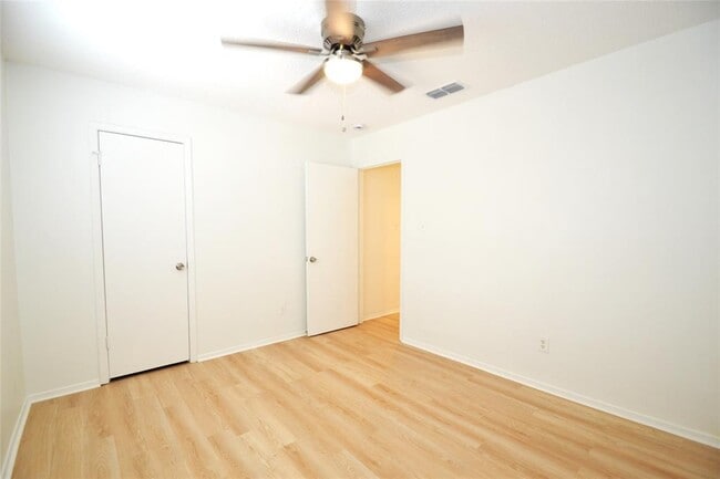 Building Photo - 1202 Southport Dr