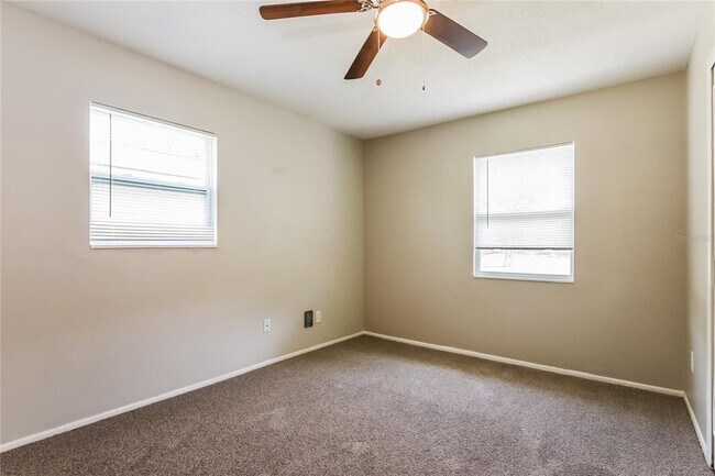 Building Photo - 1005 Park Dr