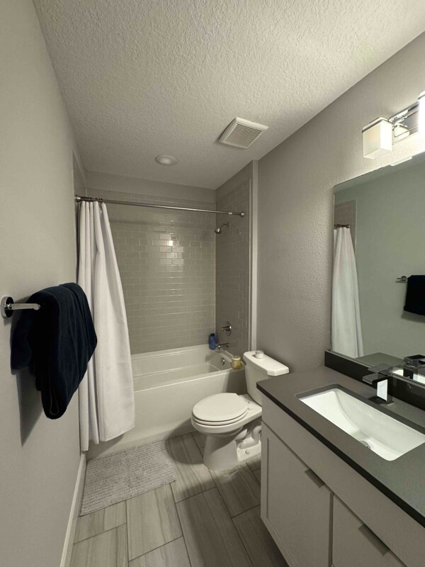 Building Photo - 947 Arlington Ave N