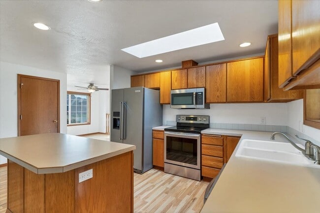 Building Photo - 3133 19th Ave SE