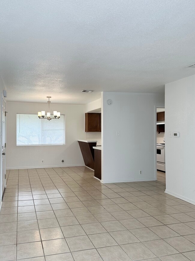 Building Photo - Central Plaza