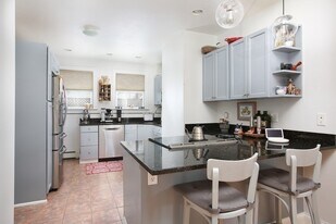 Building Photo - 60 Dracut St