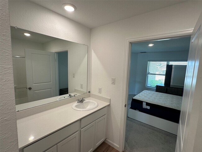 Building Photo - 21042 Longeni Dr