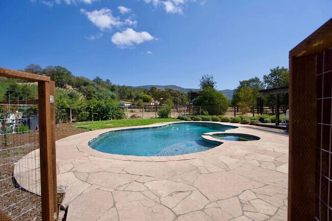 Building Photo - Modern Farmhouse w/ Pool and Paid Utilities