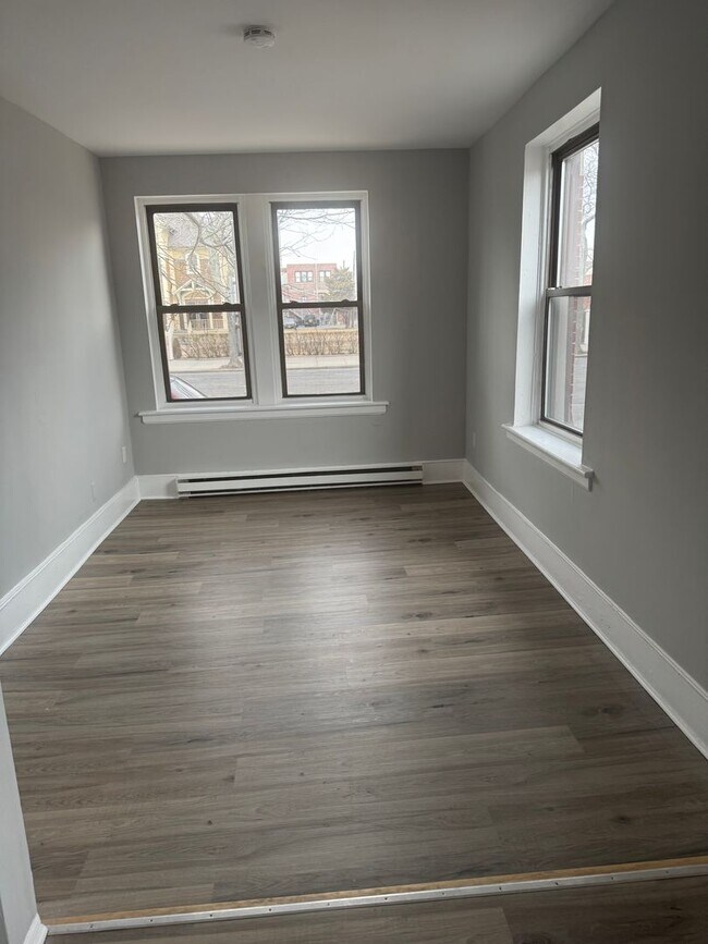 Building Photo - 1 Bedroom, 1 Bathroom Apartment Located on First Floor -- Ready For Move-In!