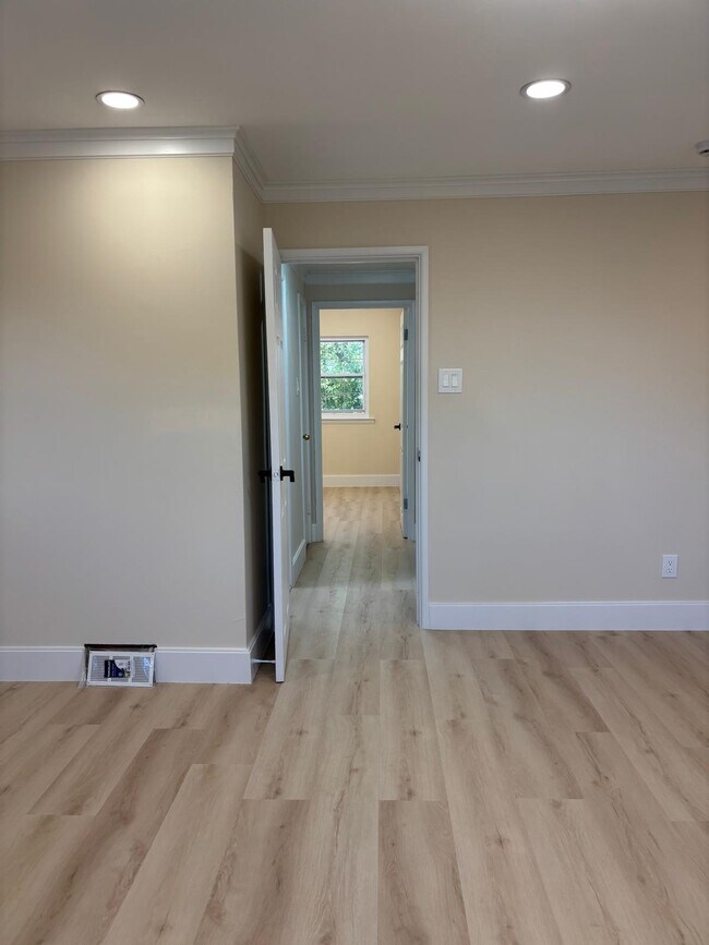 Building Photo - 12406 Dunks Ferry Rd