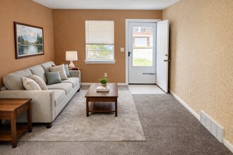 Building Photo - Cute Two Bedroom Home