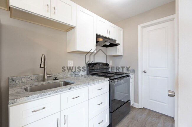 Building Photo - 2485 Deming Ave