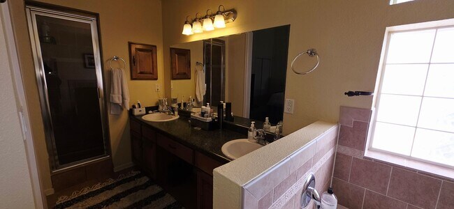 Building Photo - Stunning 4 bedroom, 3 bath home in West El Paso! NO APPLICATION OR ADMIN FEE!